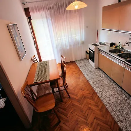 Francika Apartment *